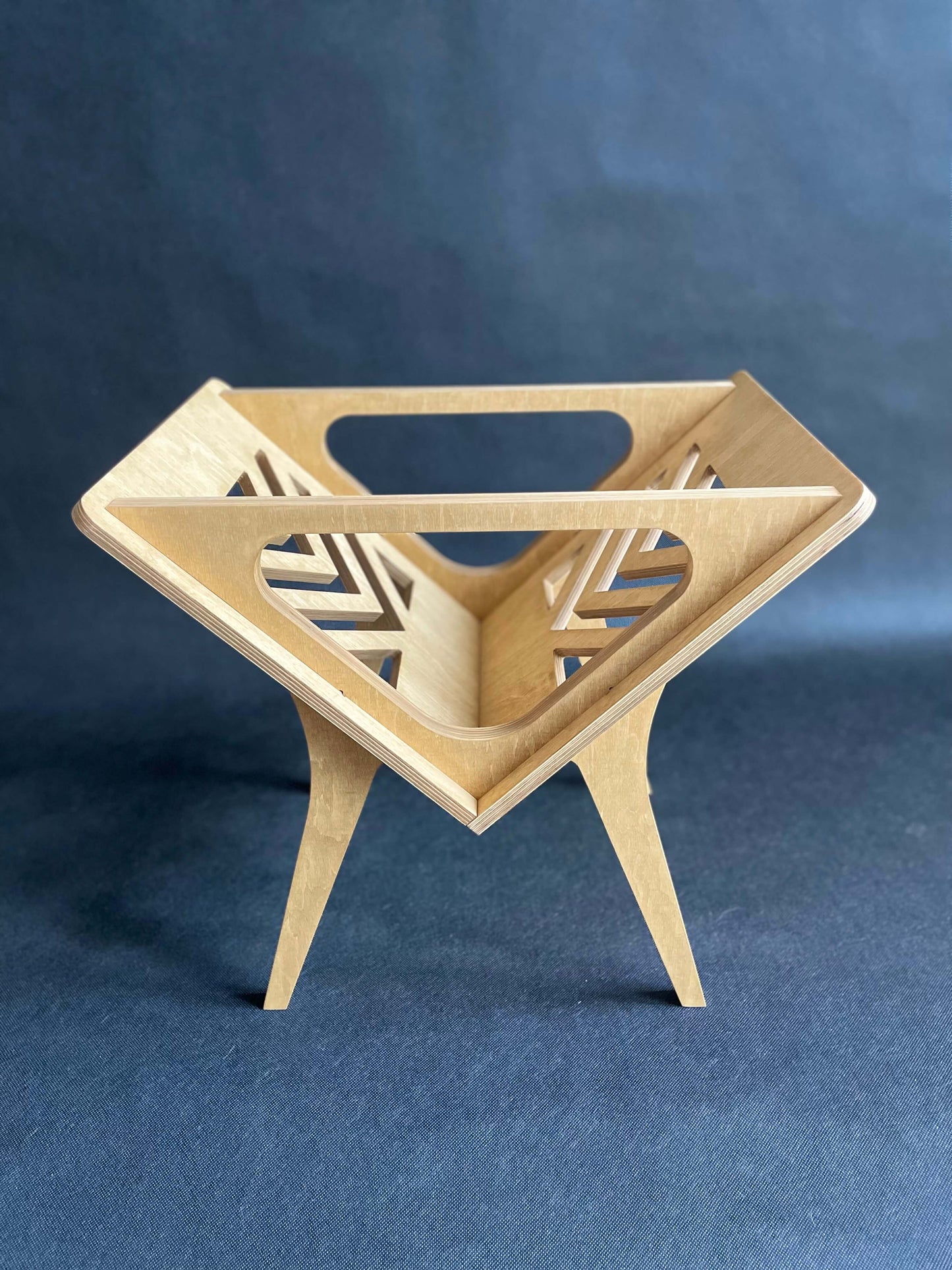 Side view on the vinyl stand showing geometric proportions and 45 degree rotation