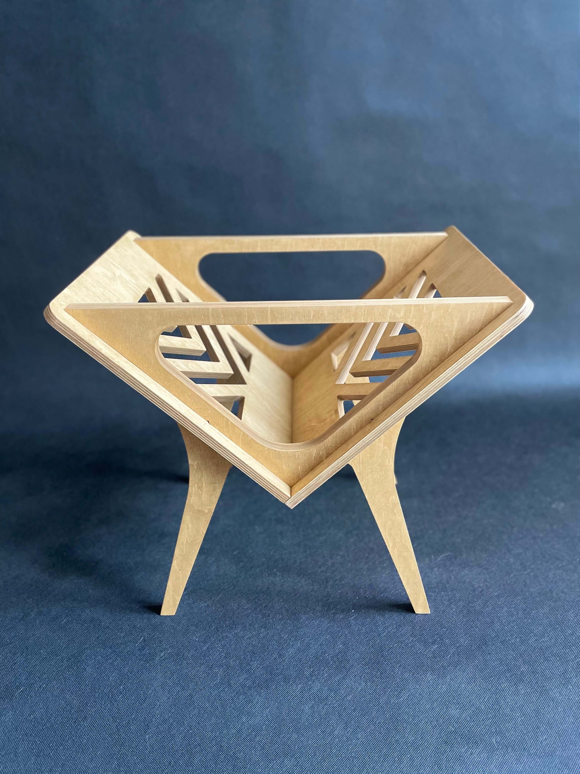 Side view on the vinyl stand showing geometric proportions and 45 degree rotation
